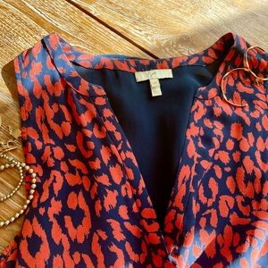 Sleeveless 100% silk Joie blouse in a navy and burnt orange print. Size XS.